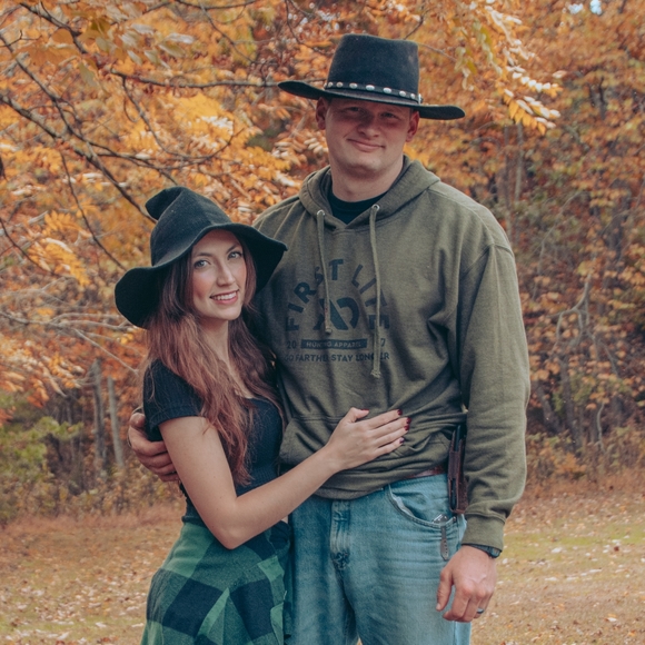 Meet your Posher, Mikaela - Picture 2 of 4